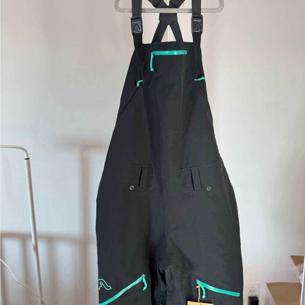 FLY LOW BIB